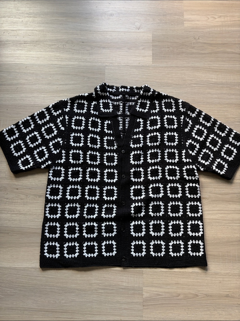Brand new !Black & White Geometric Knit Short-Sleeve Shirt